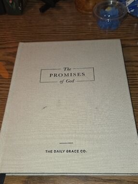 Gods Promises Daily Grace Co Hardback Book